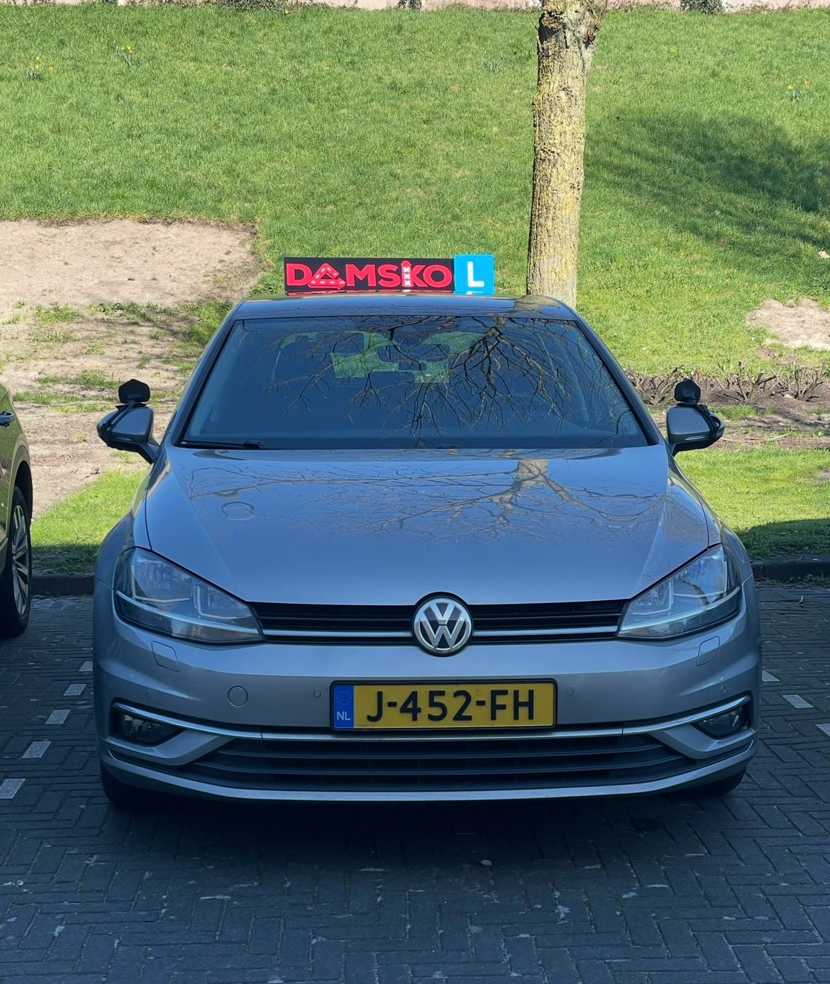 Volkswagen Golf lesauto van Rijschool Damsko